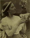Julia Margaret Cameron,
Junge Frau mit Ananas, um 1867