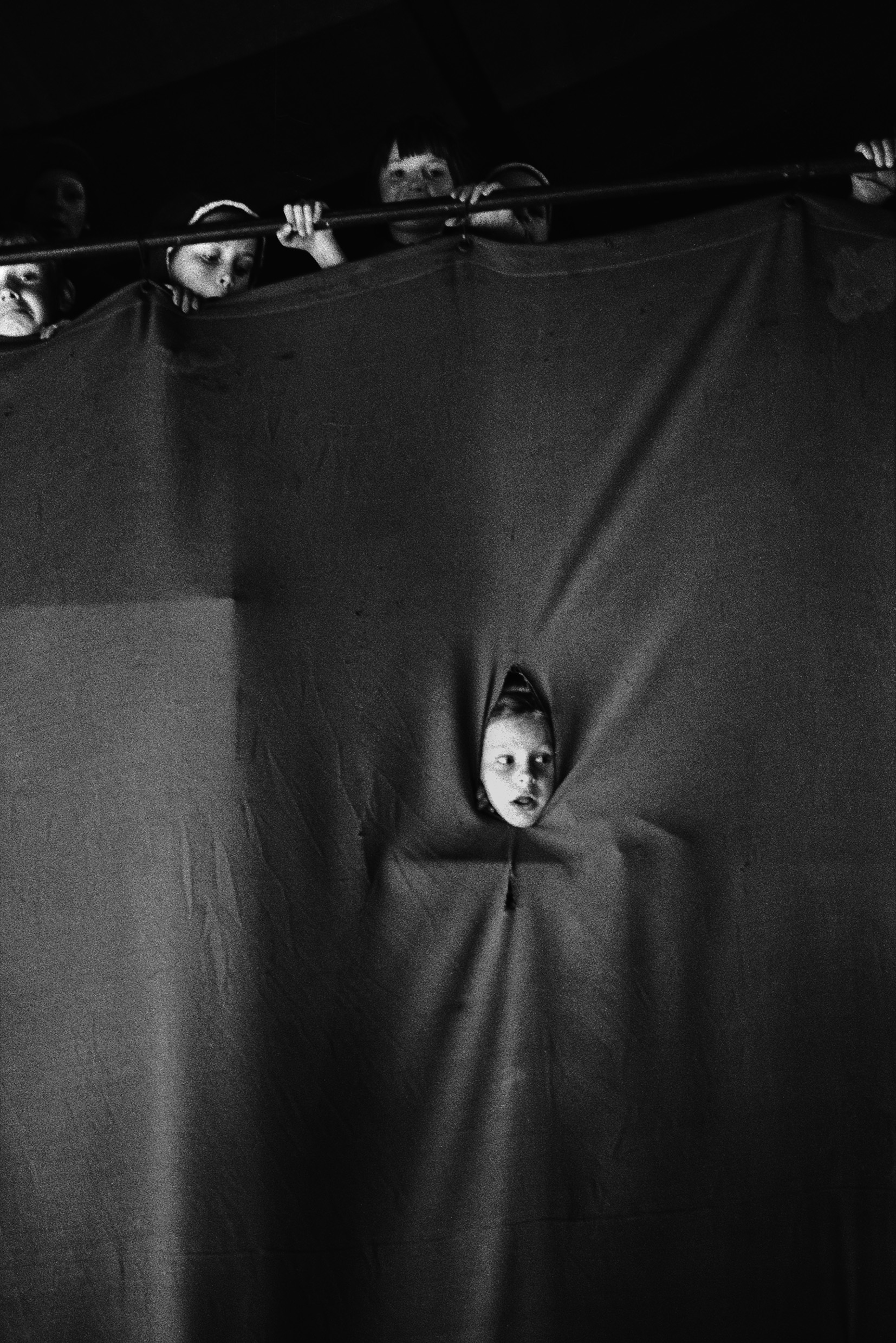 Ute Mahler, Aus der Werkgruppe Zirkus Hein – Vorhang, 1973-1974, ©Ute Mahler Ute Mahler, Aus der Werkgruppe Zirkus Hein – Vorhang, 1973-1974, ©Ute Mahler