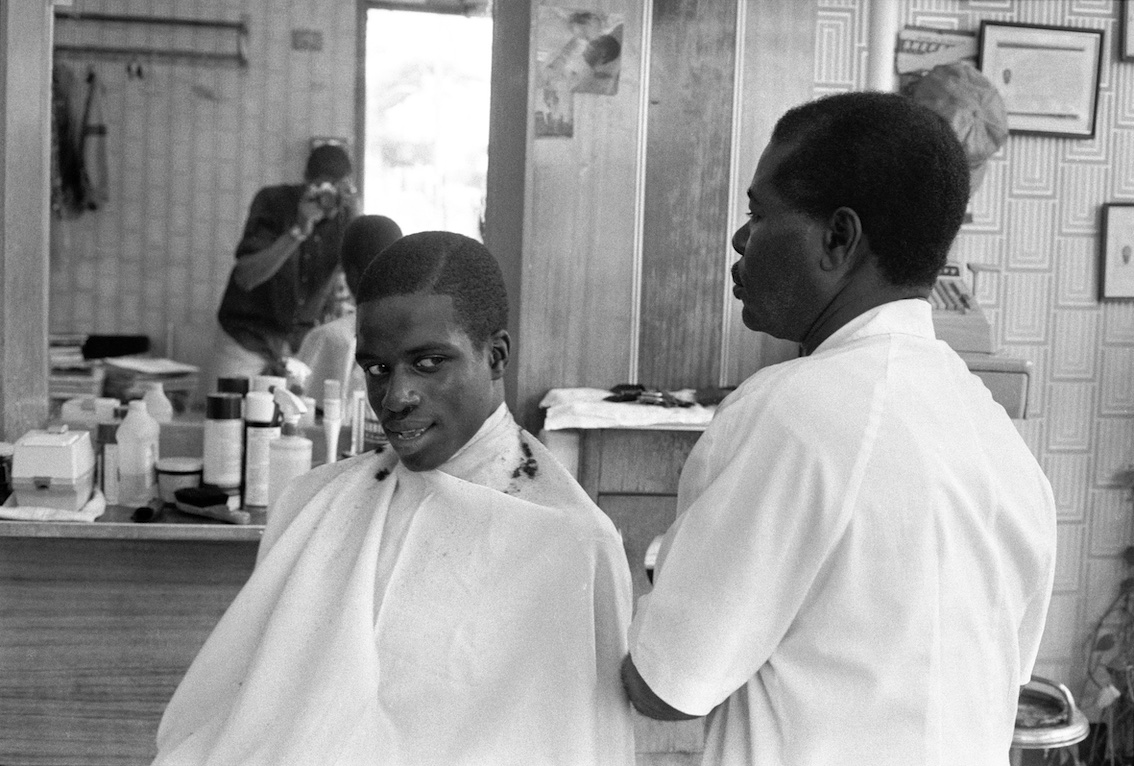 Jamel Shabazz, A Self Portrait with John and Arthur, East Flatbush, NYC 1982 © Jamel Shabazz, Courtesy Galerie Bene Taschen, Cologne