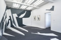 Frauke Dannert, Installation (Teppichintarsie, Wandmalerei und Collagen), 2019, Foto: Ben Hermanni, Lemgo